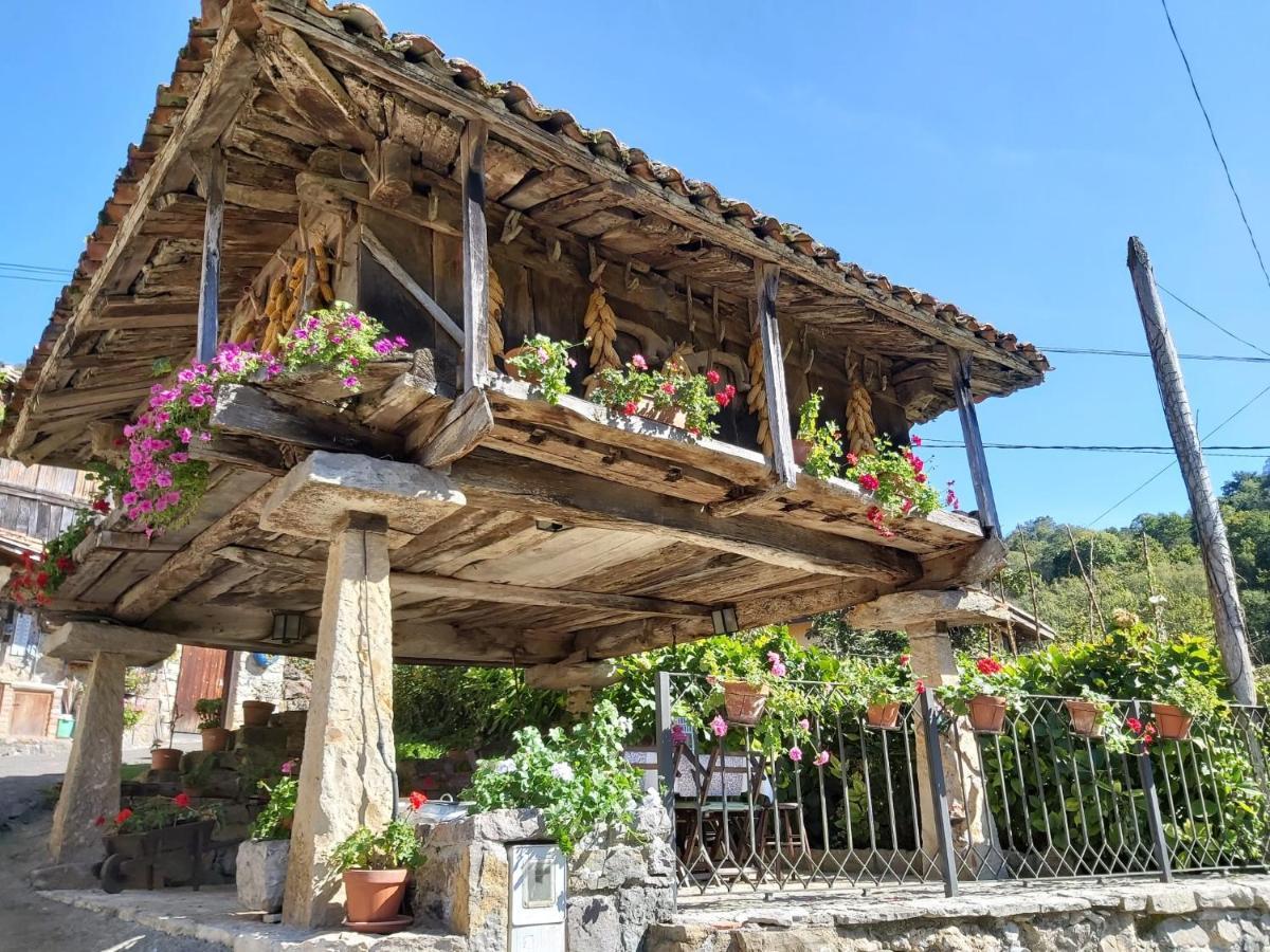El Colladin Guest House Llerices ภายนอก รูปภาพ
