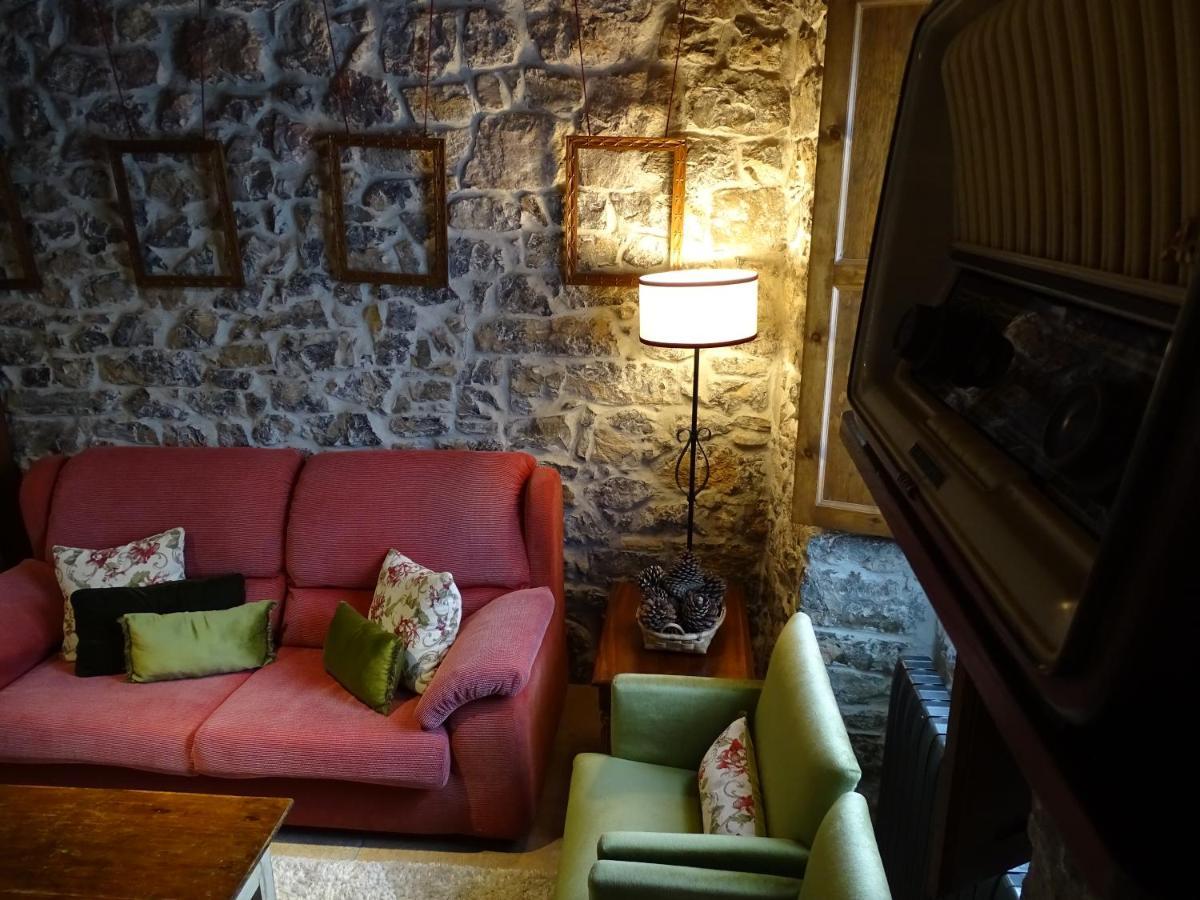 El Colladin Guest House Llerices ภายนอก รูปภาพ