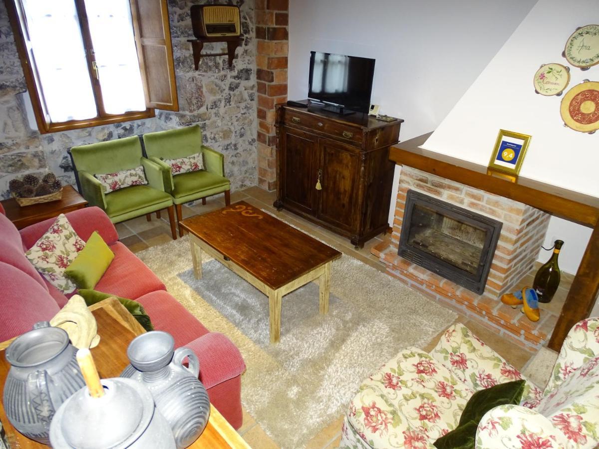 El Colladin Guest House Llerices ภายนอก รูปภาพ