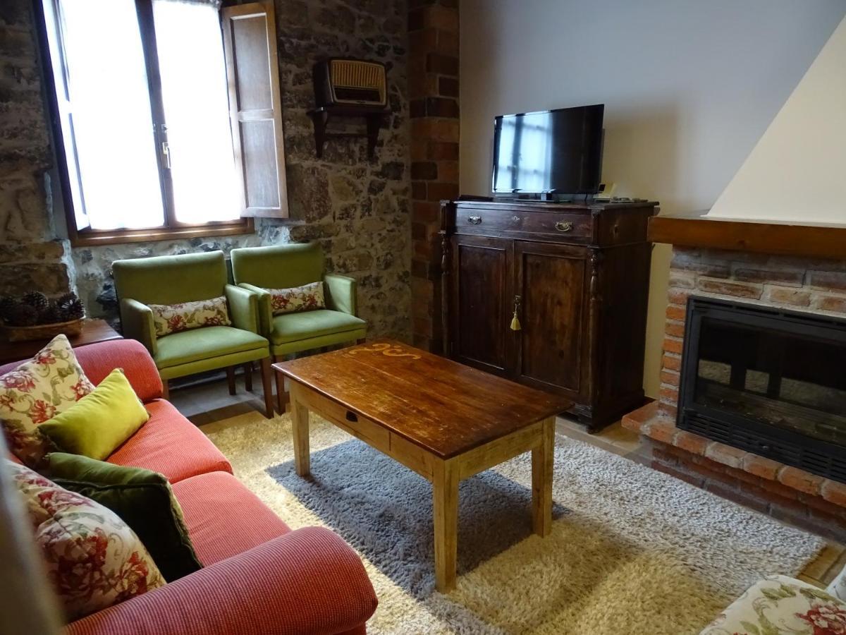 El Colladin Guest House Llerices ภายนอก รูปภาพ