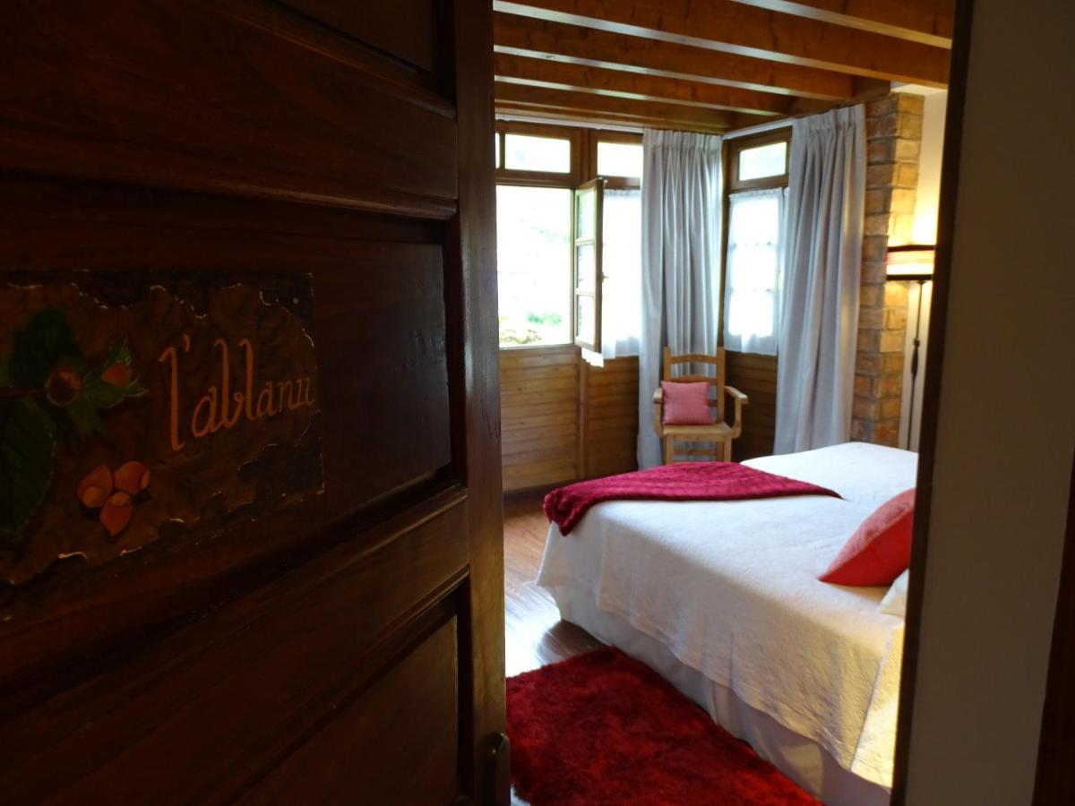 El Colladin Guest House Llerices ภายนอก รูปภาพ