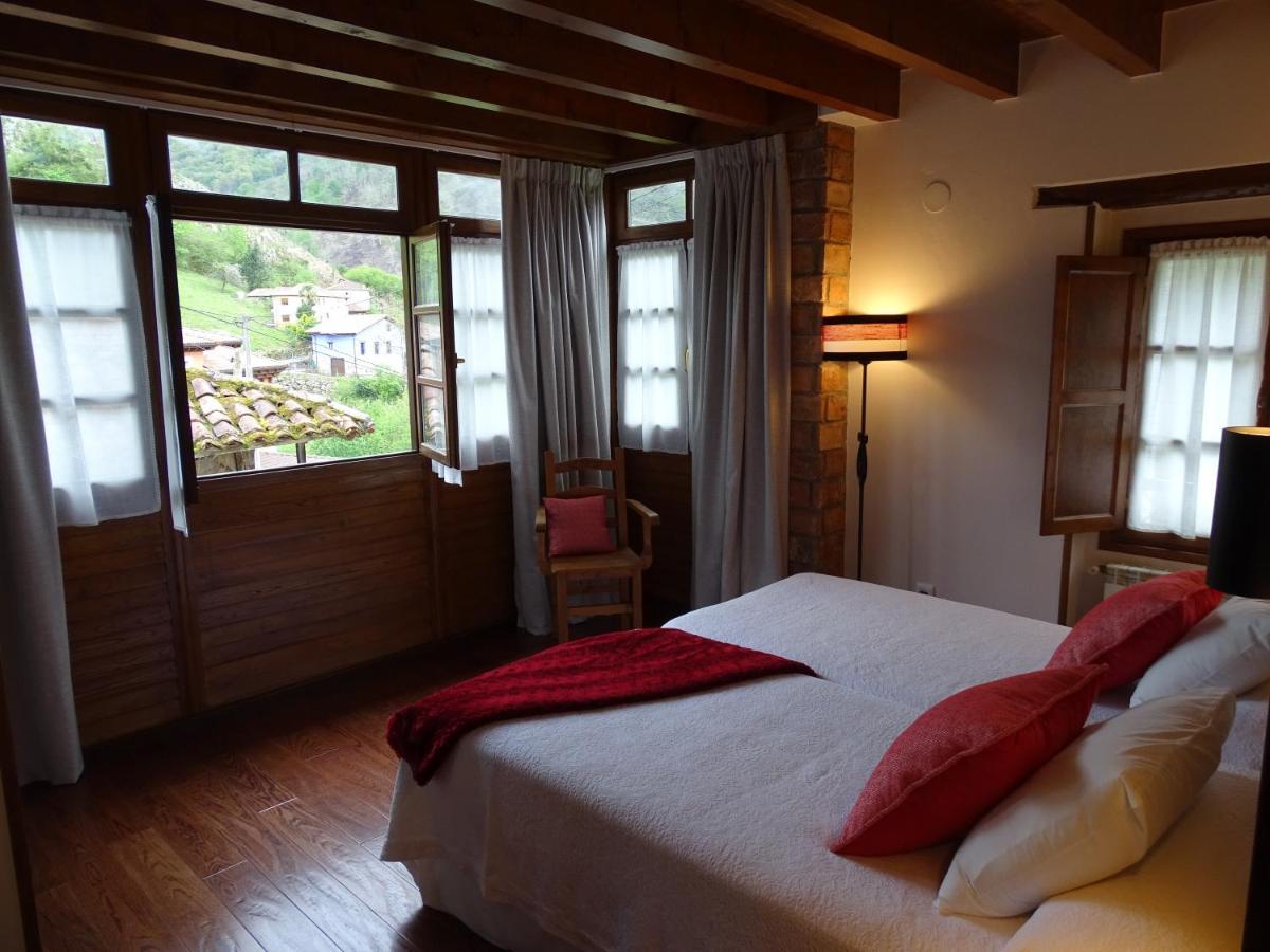 El Colladin Guest House Llerices ภายนอก รูปภาพ