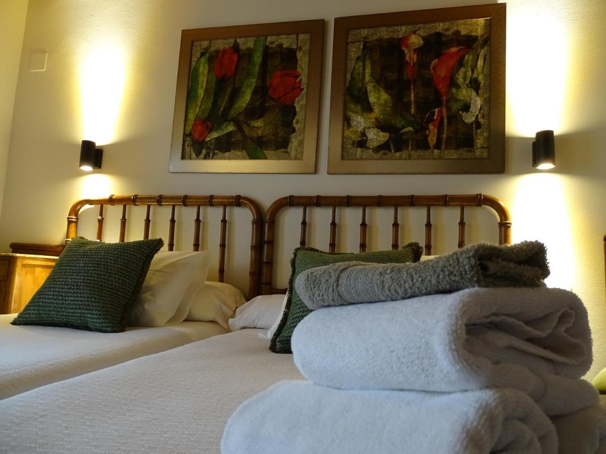 El Colladin Guest House Llerices ภายนอก รูปภาพ