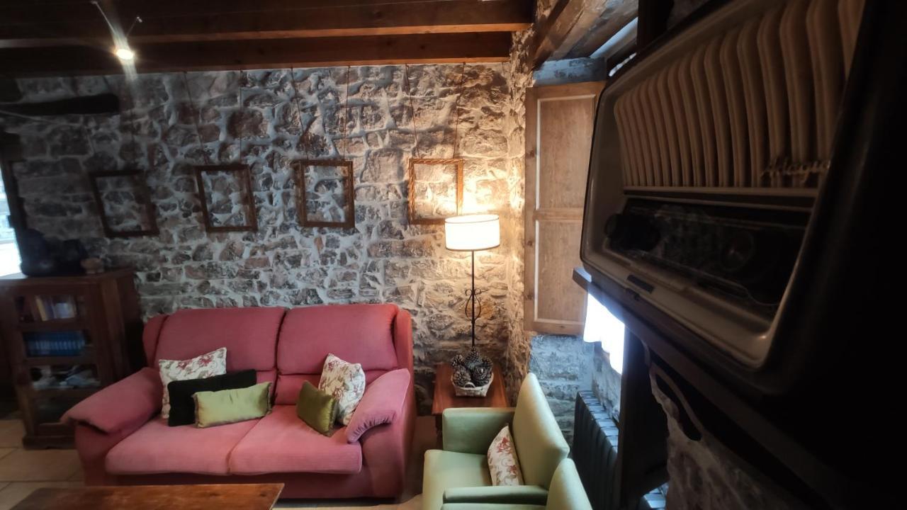 El Colladin Guest House Llerices ภายนอก รูปภาพ