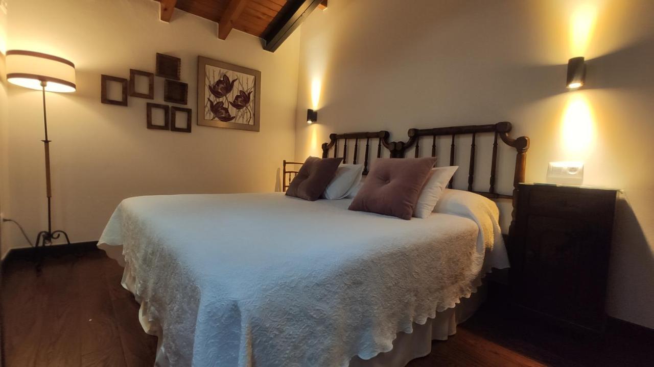El Colladin Guest House Llerices ภายนอก รูปภาพ