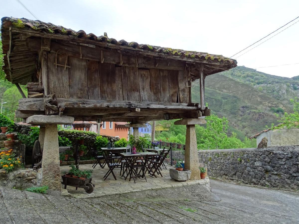 El Colladin Guest House Llerices ภายนอก รูปภาพ