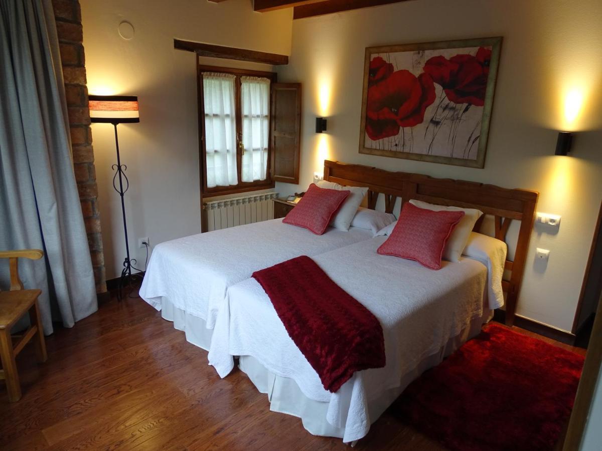 El Colladin Guest House Llerices ภายนอก รูปภาพ