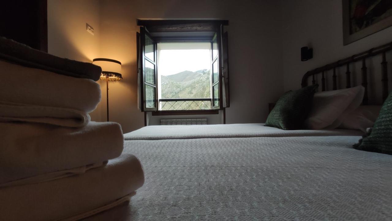 El Colladin Guest House Llerices ภายนอก รูปภาพ
