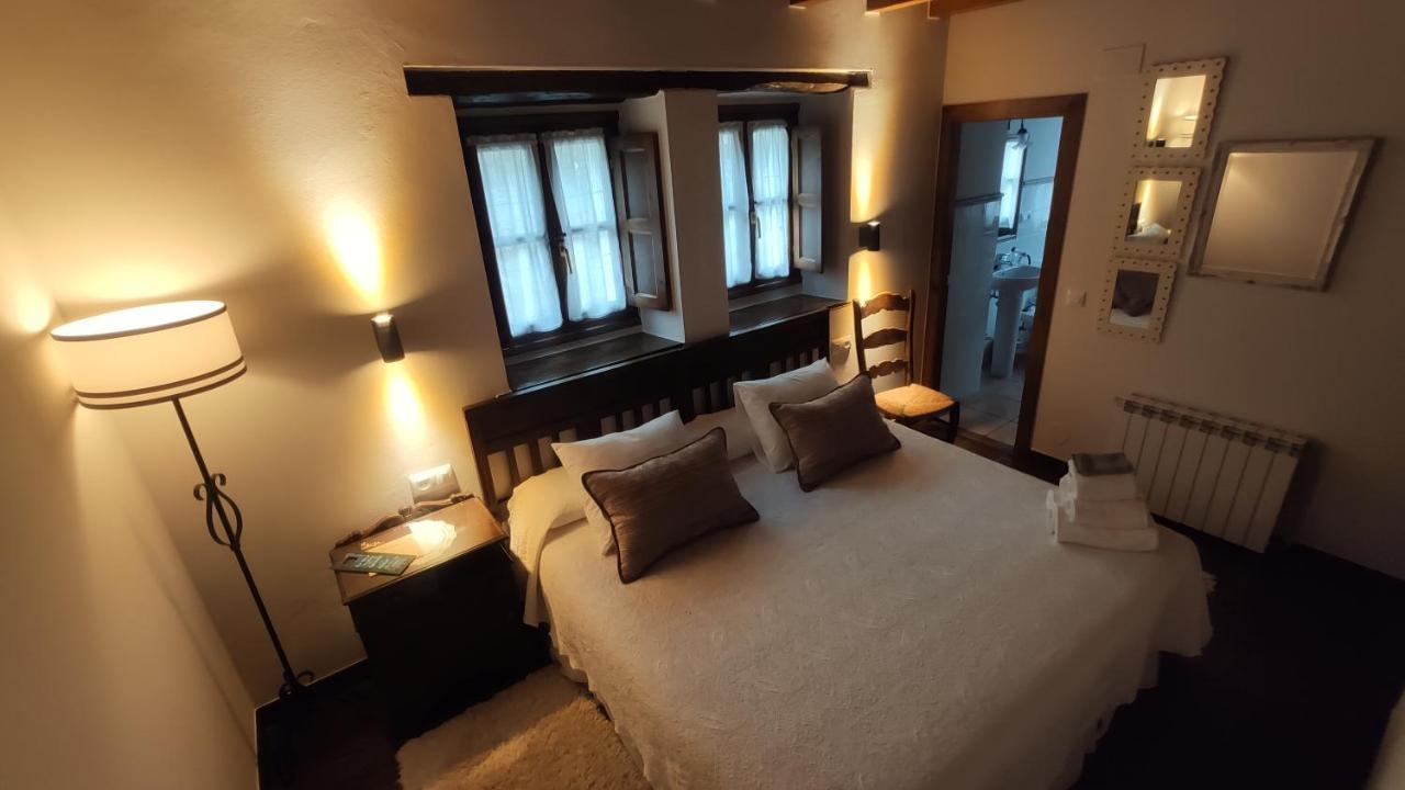 El Colladin Guest House Llerices ภายนอก รูปภาพ