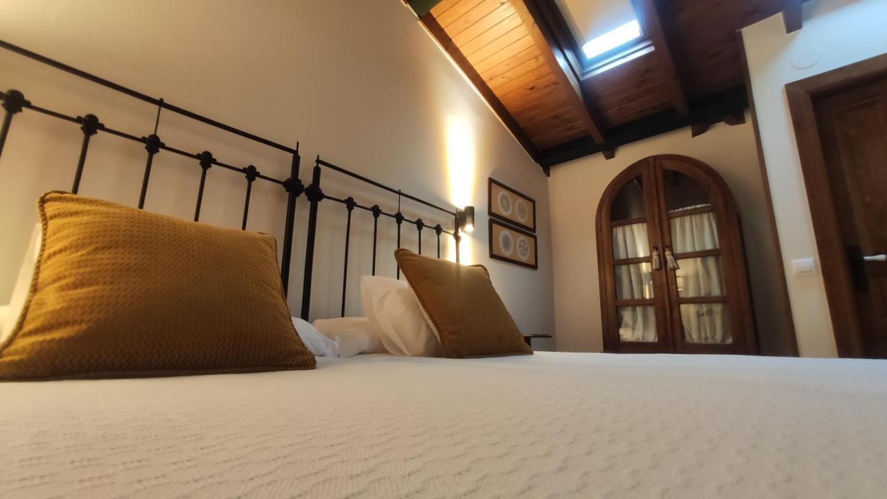 El Colladin Guest House Llerices ภายนอก รูปภาพ