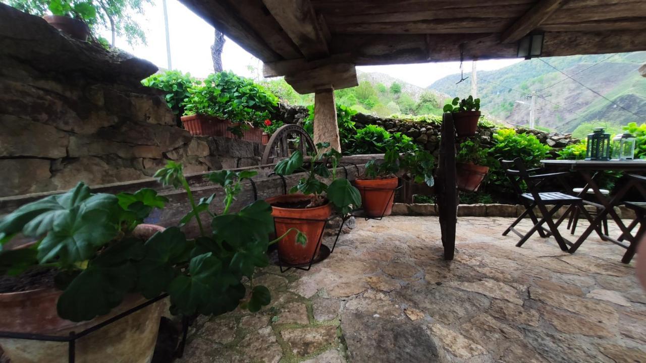 El Colladin Guest House Llerices ภายนอก รูปภาพ