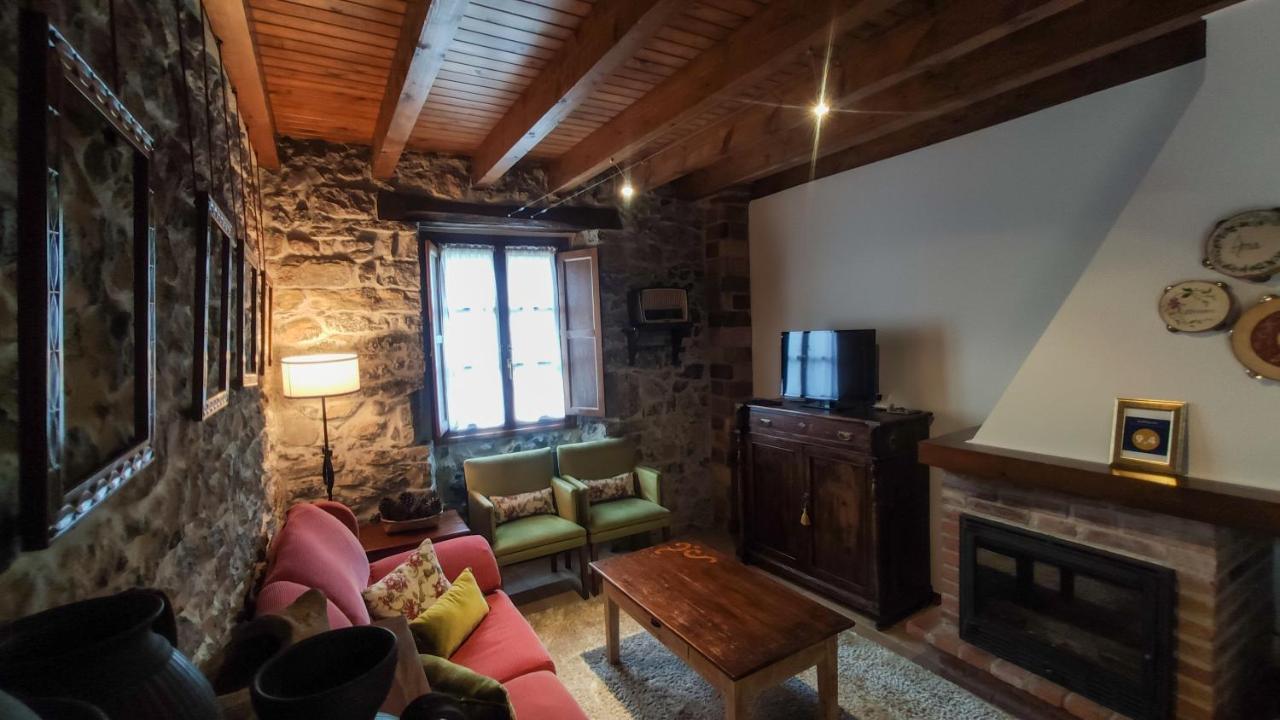 El Colladin Guest House Llerices ภายนอก รูปภาพ