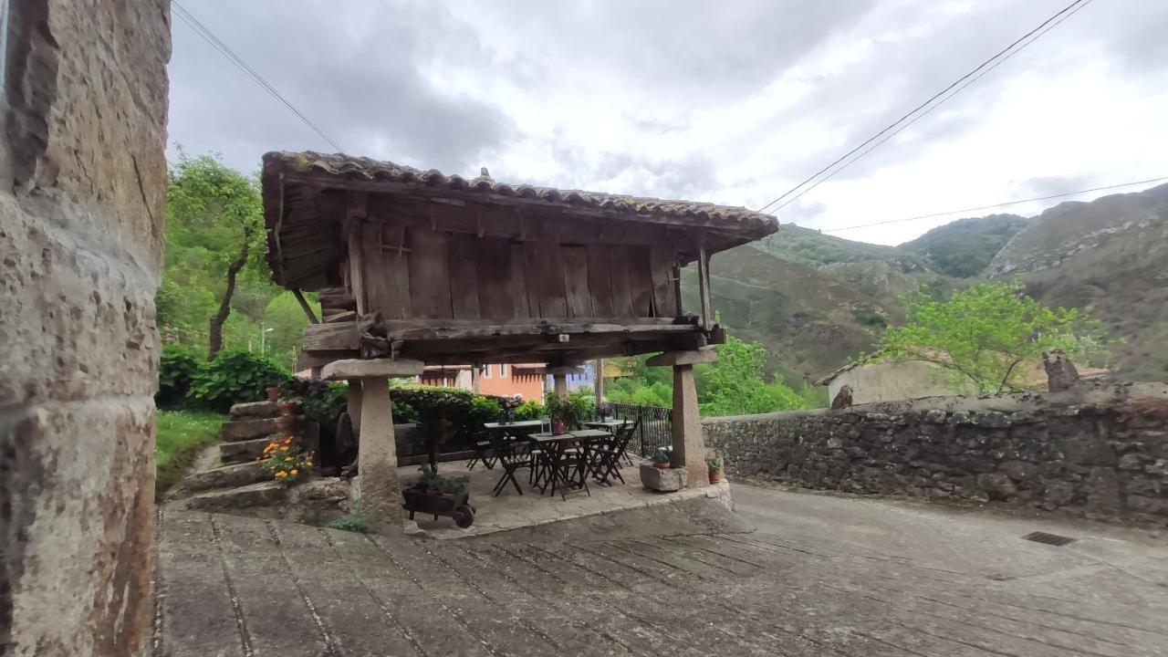 El Colladin Guest House Llerices ภายนอก รูปภาพ
