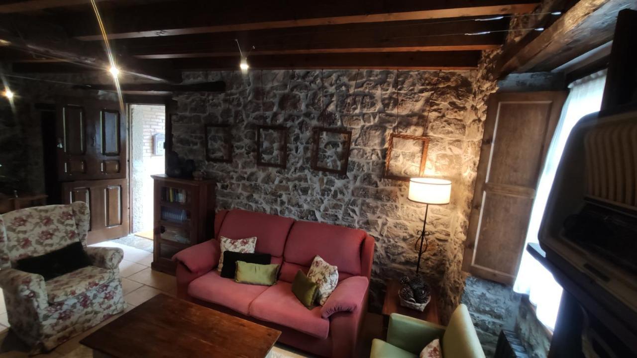 El Colladin Guest House Llerices ภายนอก รูปภาพ