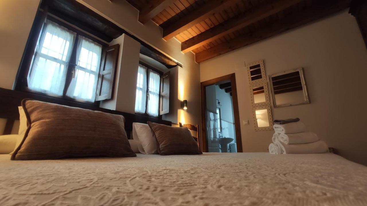 El Colladin Guest House Llerices ภายนอก รูปภาพ