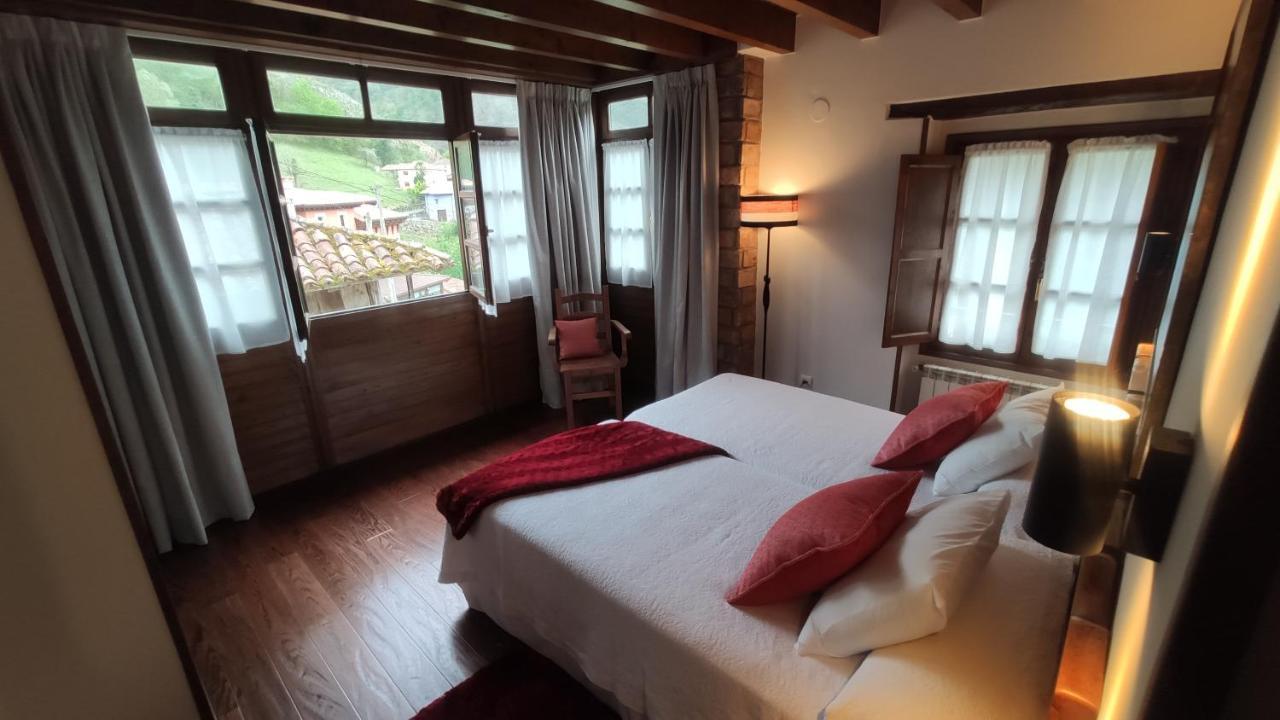 El Colladin Guest House Llerices ภายนอก รูปภาพ