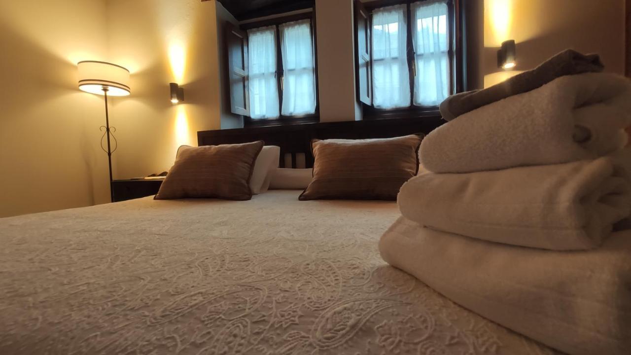 El Colladin Guest House Llerices ภายนอก รูปภาพ