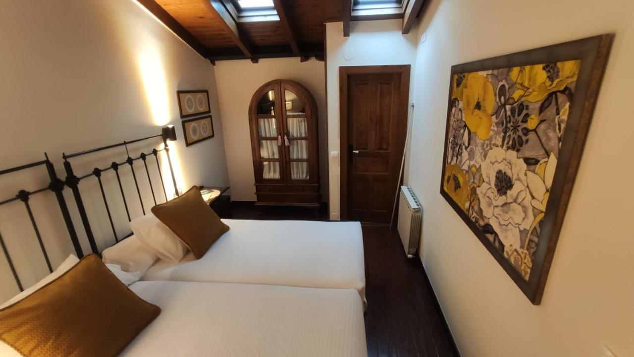 El Colladin Guest House Llerices ภายนอก รูปภาพ